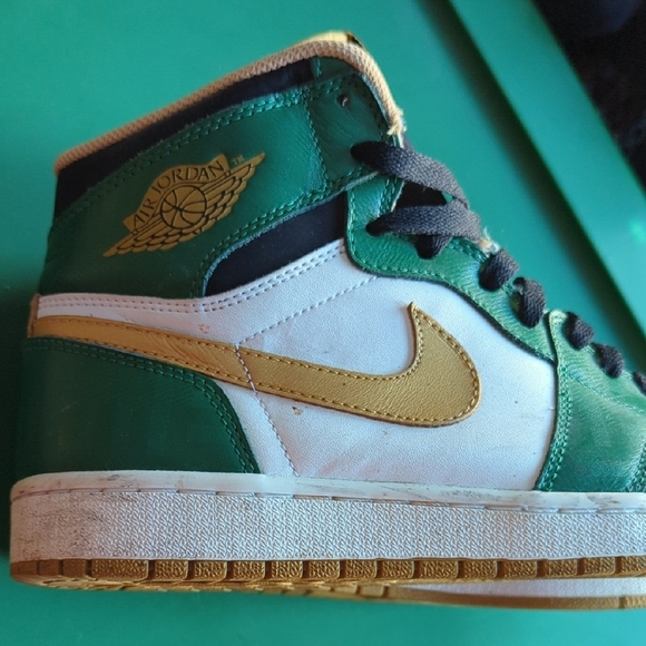 Nike Air Jordan Green and Gold Athletic Shoes main image 6